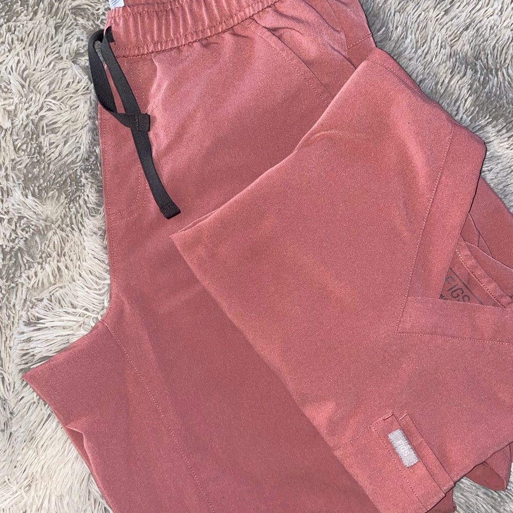 Men's Mauve Tansen™ 
Jogger Scrub Pants and shirt